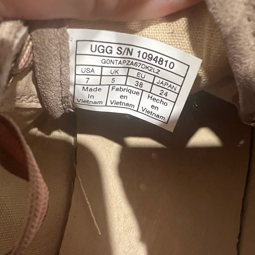 UGG Milo Leather Suede Low Top Fashion Sneaker Women's (Size 7) - Picture 7 of 10